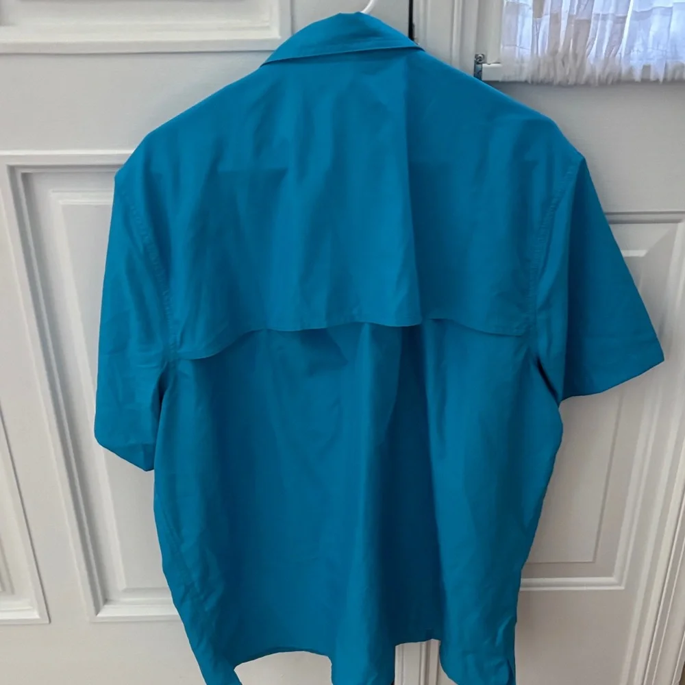 Eddie Bauer Turquoise Short Sleeve Sun Shirt like new - Picture 3 of 3
